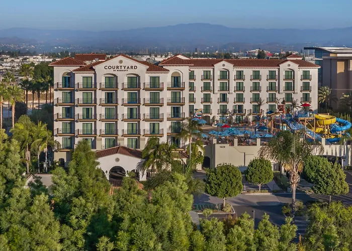 Courtyard By Marriott Anaheim Theme Park Entrance