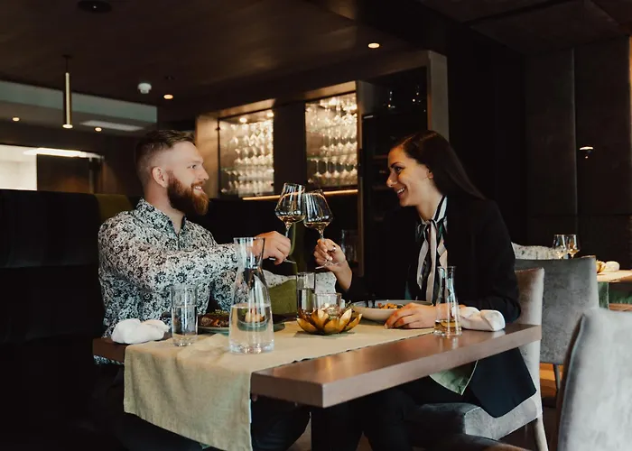 VIER Studios&Restaurant