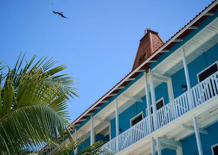 El Faro Beach Front by ÓOL Hotels