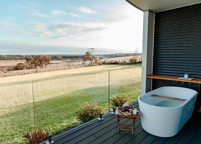 The Nest Luxury Stay Couples Accommodation W Private Bath Tub On The Deck, Sky Views, Disability Suitable Breakfast Hamper On Arrival