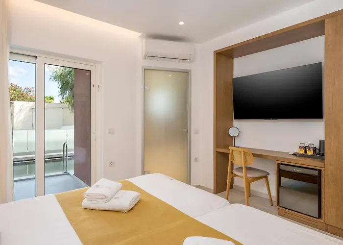 Tarra Seaside Hotel