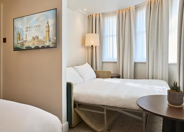 Radisson Blu , Tottenham Court Road