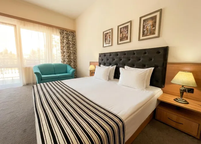 Lotus Family Hotel - Free Parking
