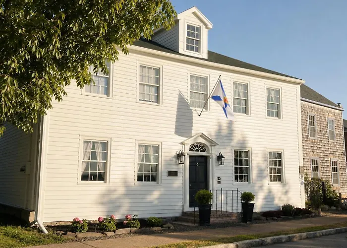 Bailey House Inn - Georgian Waterfront Retreat