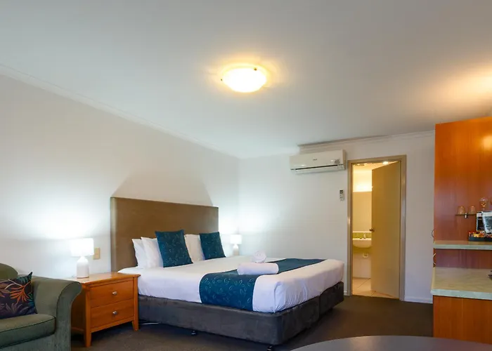 Waves On Banyan Formerly Comfort Inn International