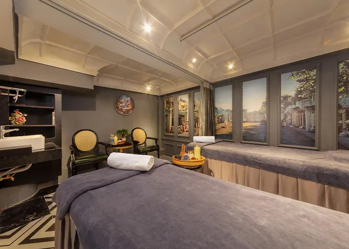 Madelise Palace Hotel & Travel