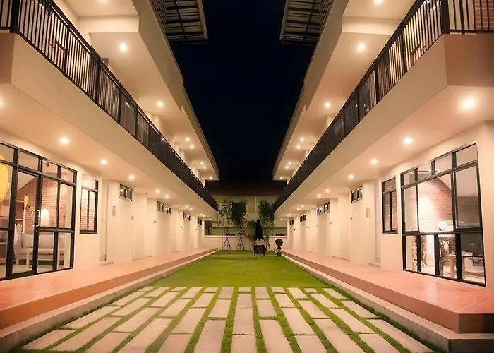 Yellow Moon Hotel