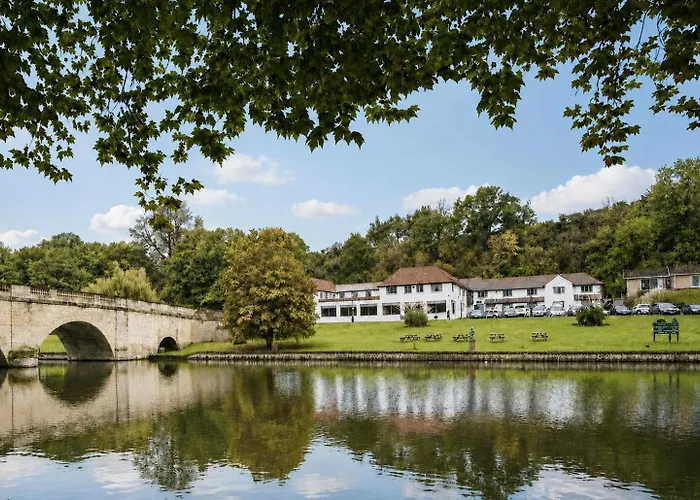 Shillingford Bridge Hotel