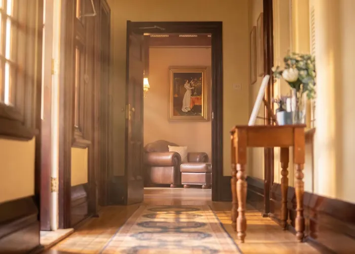 Petersons Armidale Winery And Guesthouse