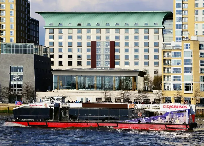 Canary Riverside Plaza Hotel