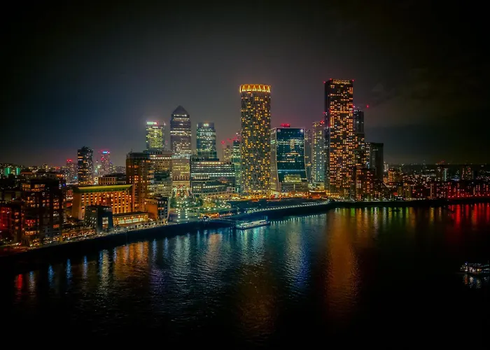 Canary Riverside Plaza Hotel