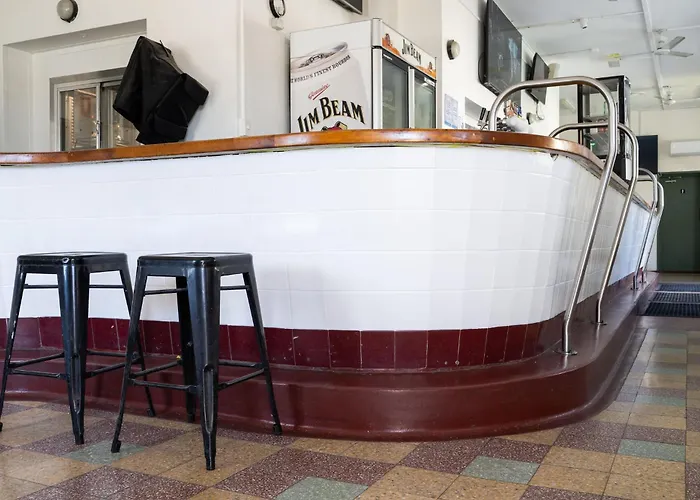 Queensport Tavern And