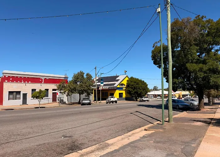 Country Roads Motor Inn