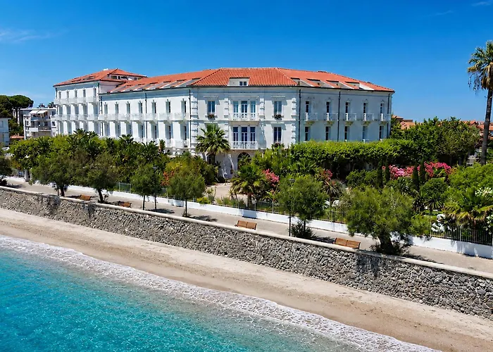 Grand Des Sablettes Plage, Curio Collection By Hilton