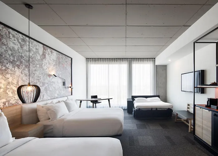 Hôtel Escad Quartier DIX30 Brossard