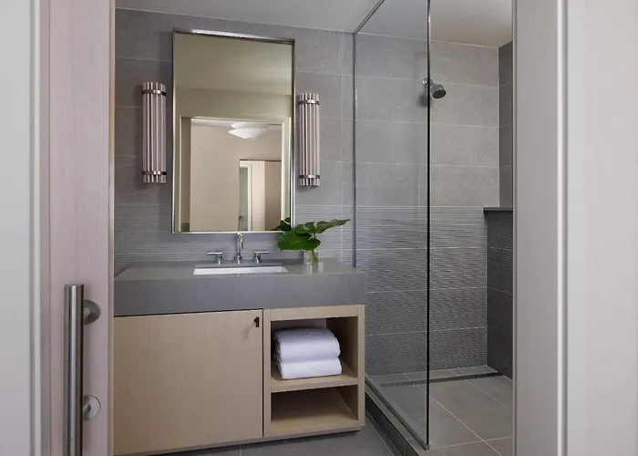 Kimpton Claret Hotel By Ihg