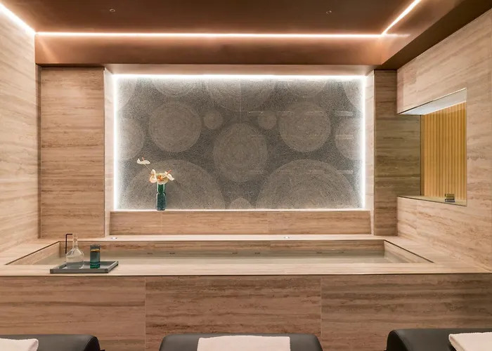 Adoro Hotel