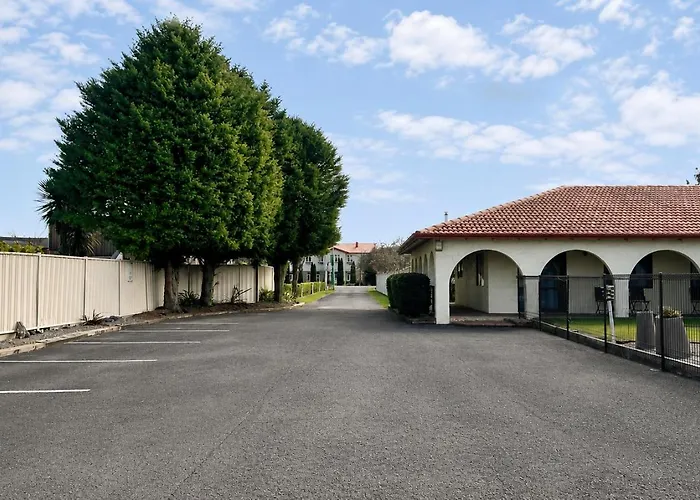 Captains Quarters Motor Inn