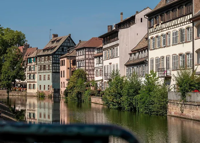 De L'Europe By HappyCulture