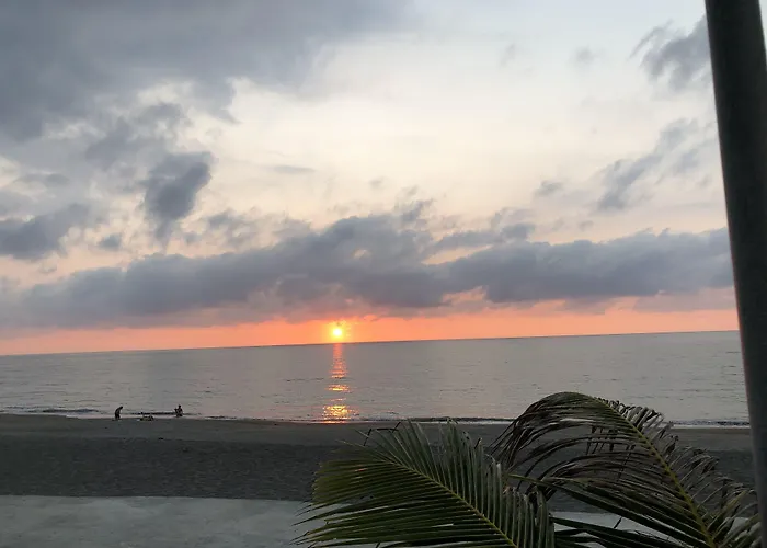 Em Royalle Hotel & Beach Resort