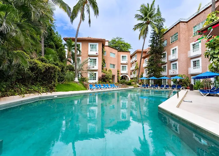 Castillo Huatulco & Beach Club