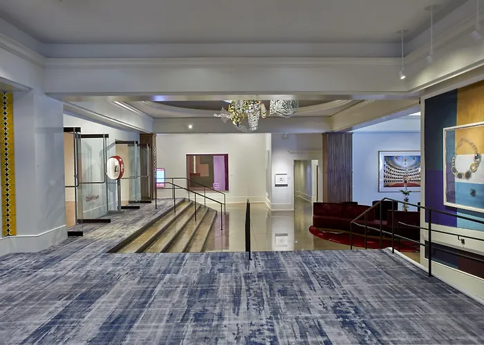 Saint Kate - The Arts Hotel
