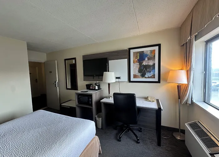 Travelodge By Wyndham Edmonton South