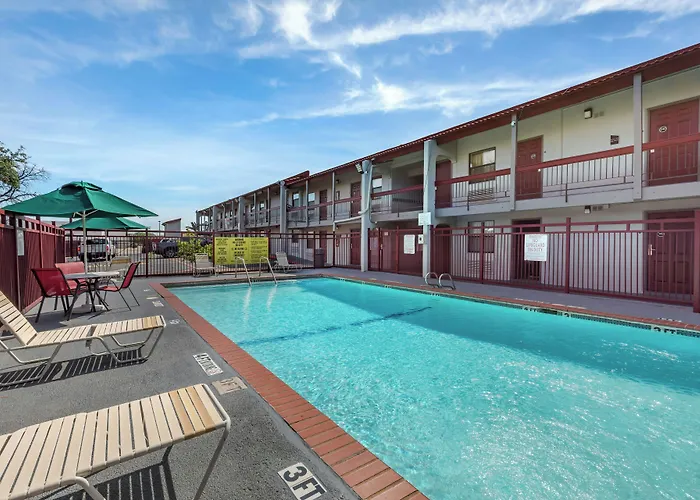 Red Roof Inn North Dallas - Park Central
