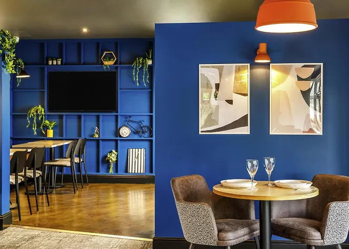 Ibis East-Castleford