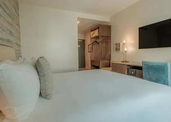 Iberostar Waves