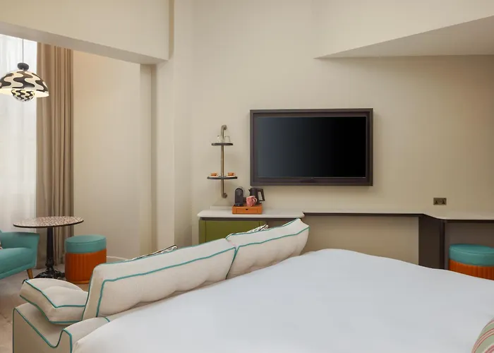 Corus Hyde Park Hotel