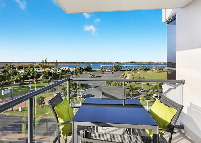 Aqualine Apartments On The Broadwater