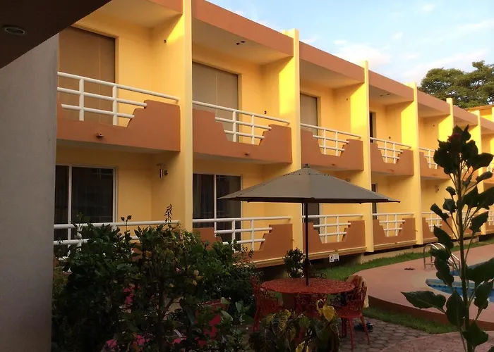 Hotel La Media Luna Inn