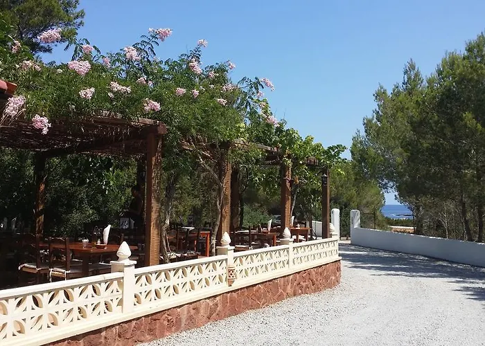 Hostal Restaurante Pou des Lleó Sant Carles de Peralta