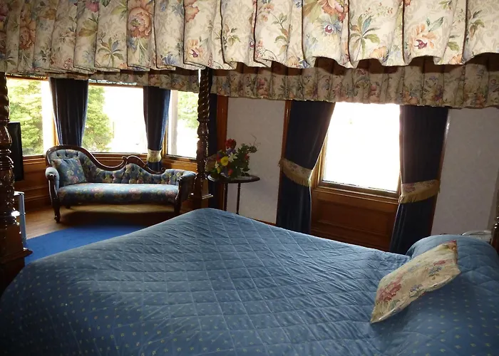 Somerton House Hotel