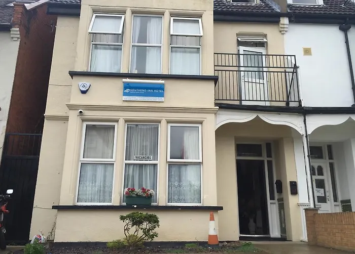 Southend Inn Hotel - Close To Beach, Train Station & Southend Airport