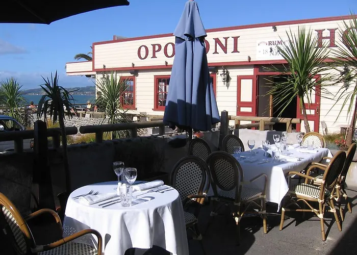 Opononi Hotel