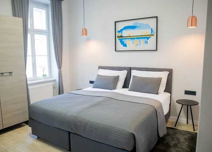 City Vibe Apartments & Rooms