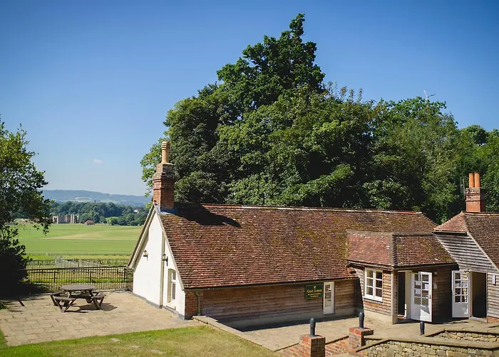 Cowdray Lodge B&B Rooms