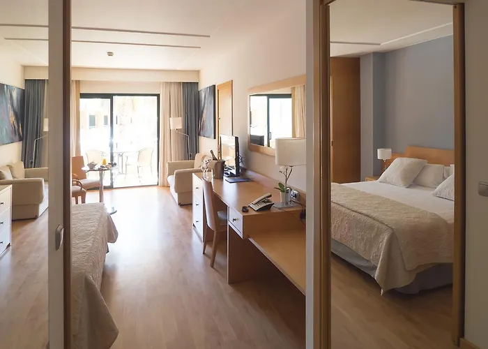 Hotel Clipper - El Delfín Verde Torroella de Montgrí