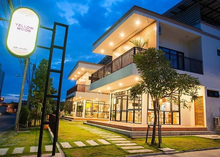 Yellow Moon Hotel