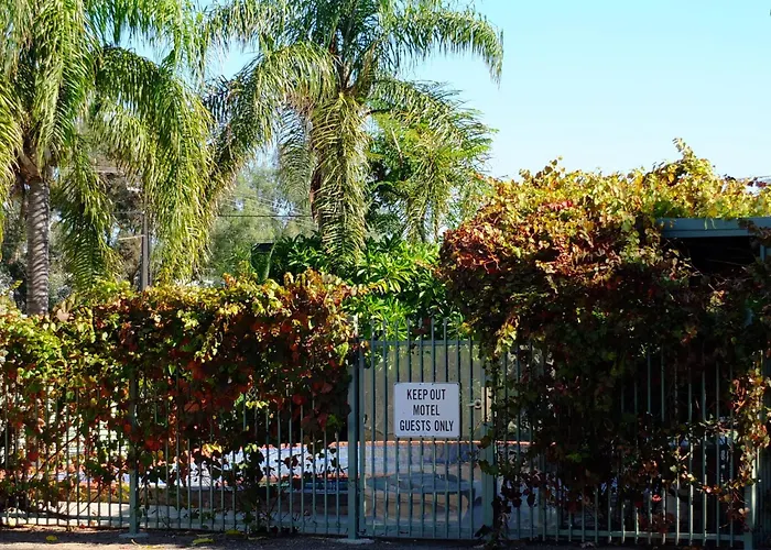 Travelway Motel