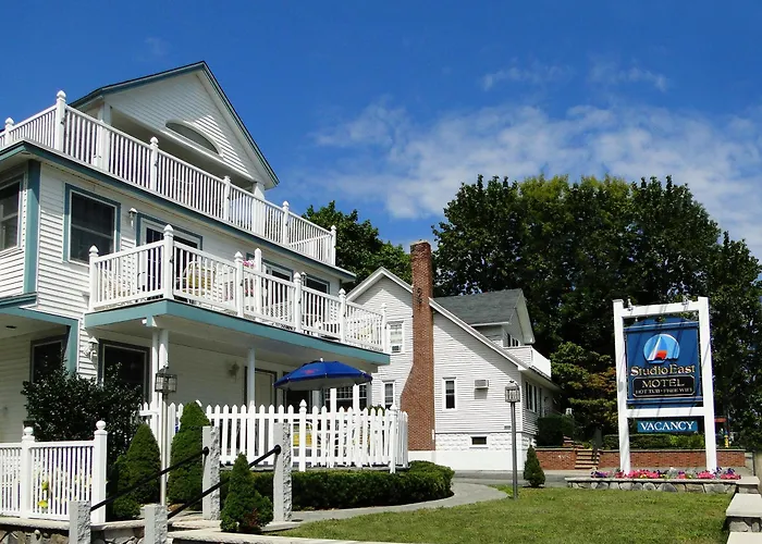 Studio East Motel