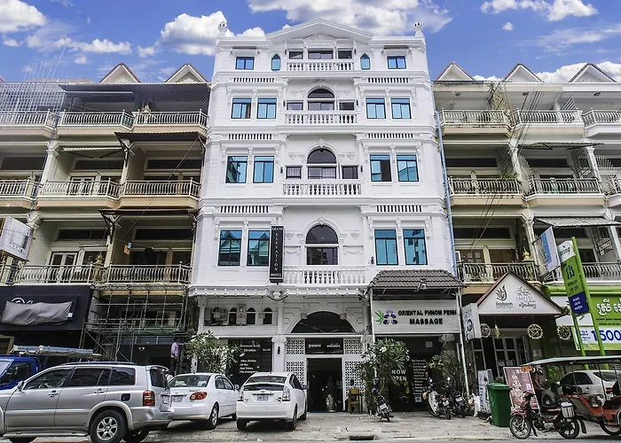 Grand Elevation Hotel