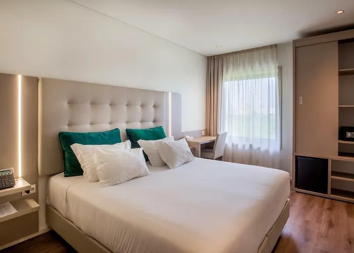Oporto Airport & Business Hotel Maía