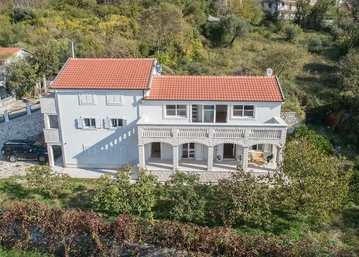 Queen Teuta - Sea View - Private Parking & Garden - Bbq Grill Risan