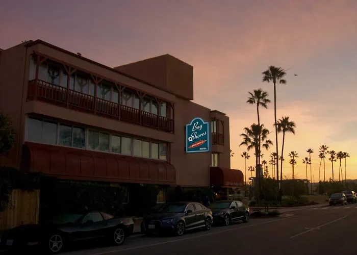 Bay Shores Peninsula Hotel