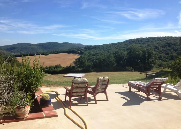 Domaine Du Colombier, Chambres D'Hotes Larroque 