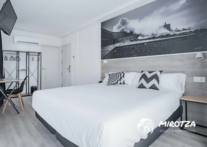 Mirotza Rooms And Apartments Orio