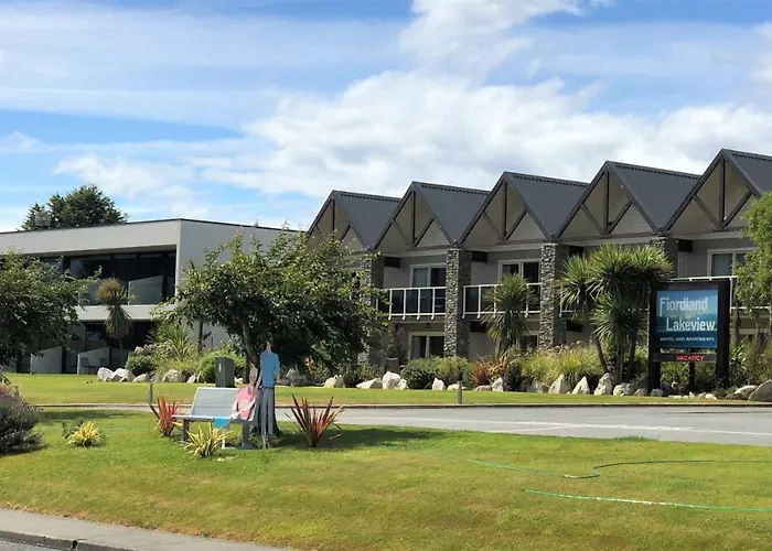 Fiordland Lakeview And Apartments